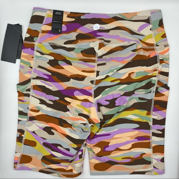 Torrid Women’s Plus Size Multi Camo Active Wicking Bike Short Size 1X - Picture 8 of 12